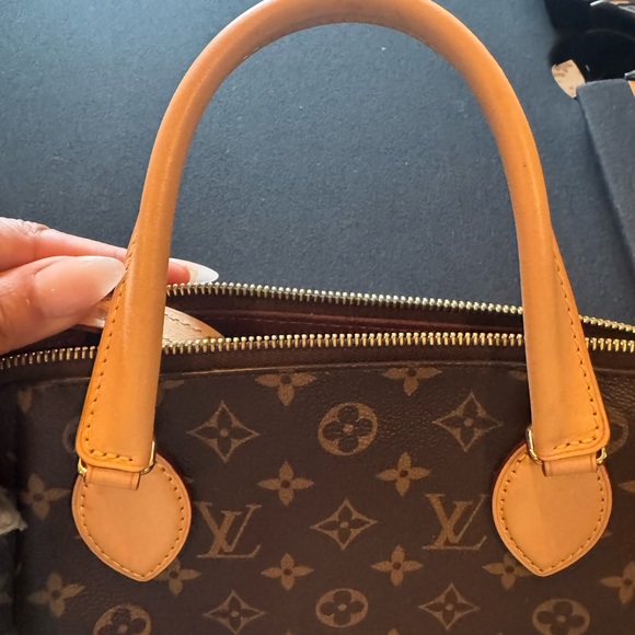 Louis Vuitton Rivoli NV MM - Picture 14 of 16